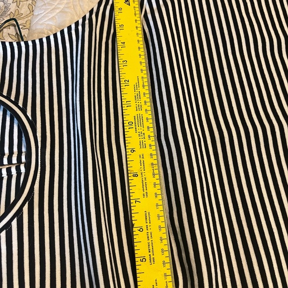 Super cute J. Crew ruffle hem top. - Picture 5 of 5